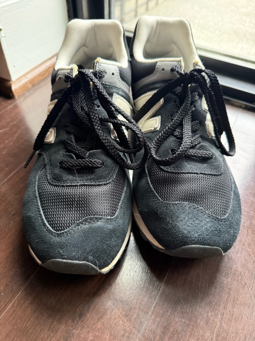 New Balance 574 Black and Gray Men's Athletic Shoes Size 10.5